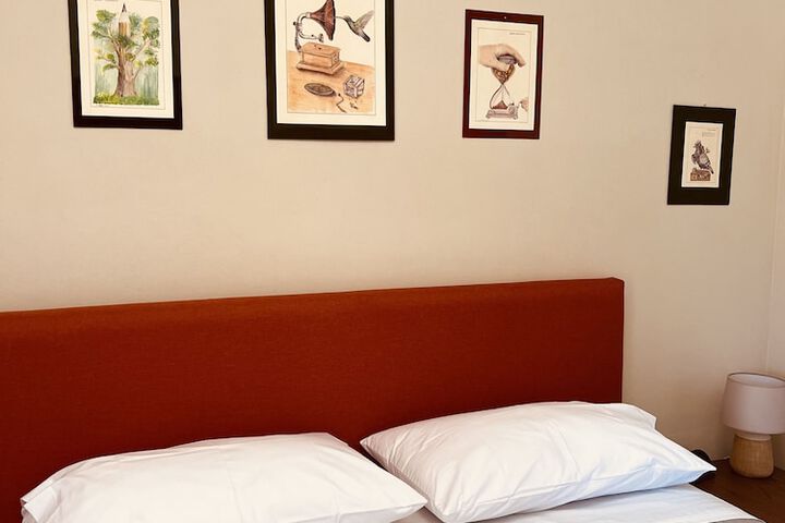 Room 6 of 38