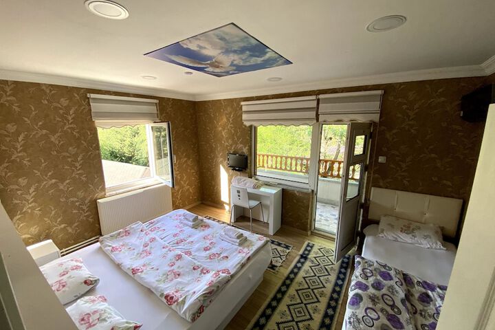 Room 42 of 166