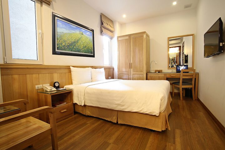Room 9 of 25