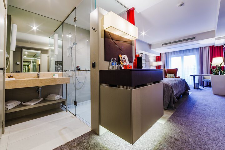 Room 29 of 48