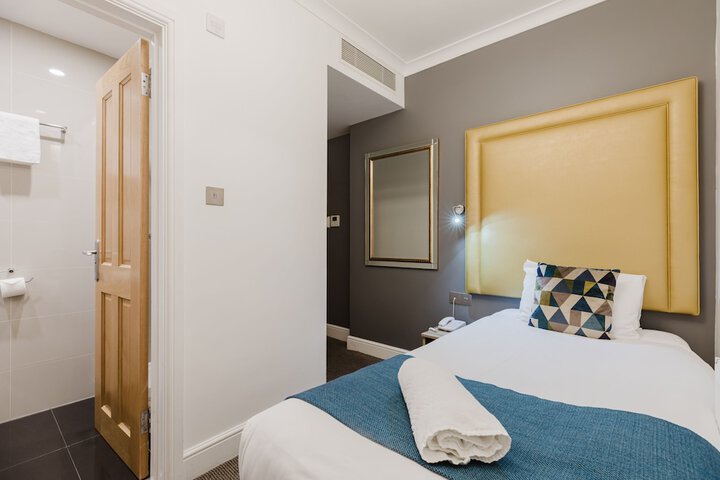 Room 46 of 165