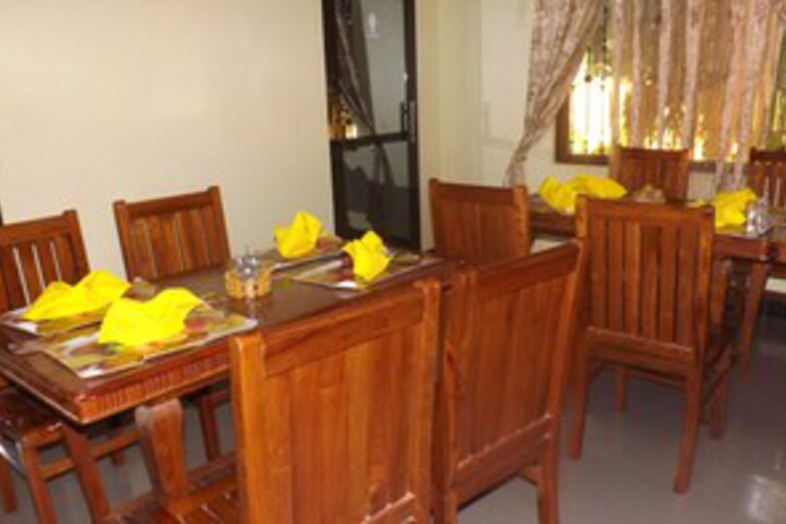 Dining 12 of 24