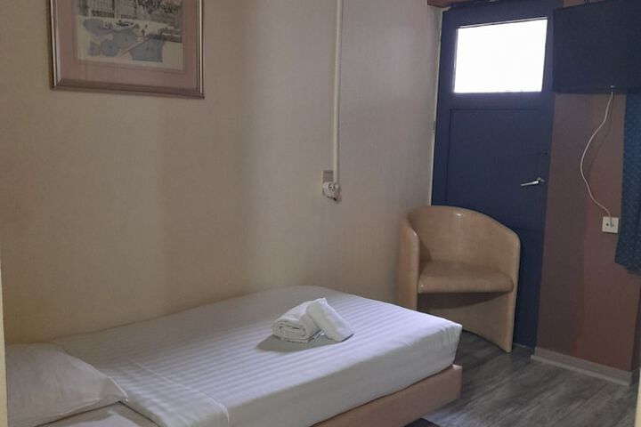 Room 4 of 39