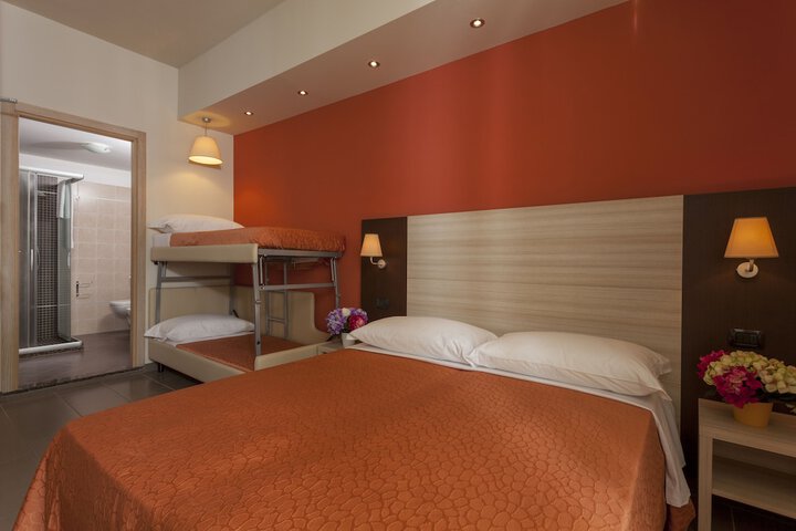 Room 16 of 44