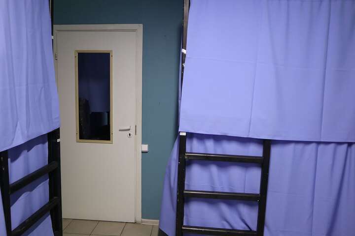 Room 9 of 38