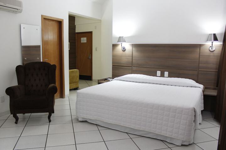 Room 7 of 13