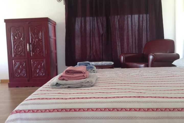 Room 9 of 12