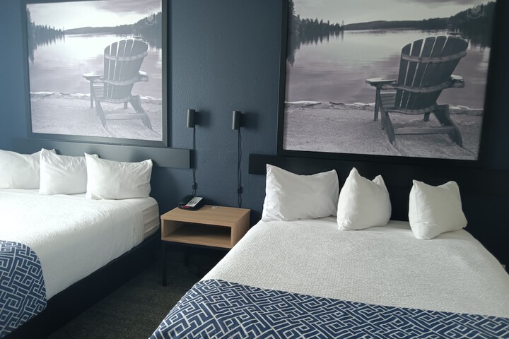 1 Queen Bed Accessible Room (25 of 32)