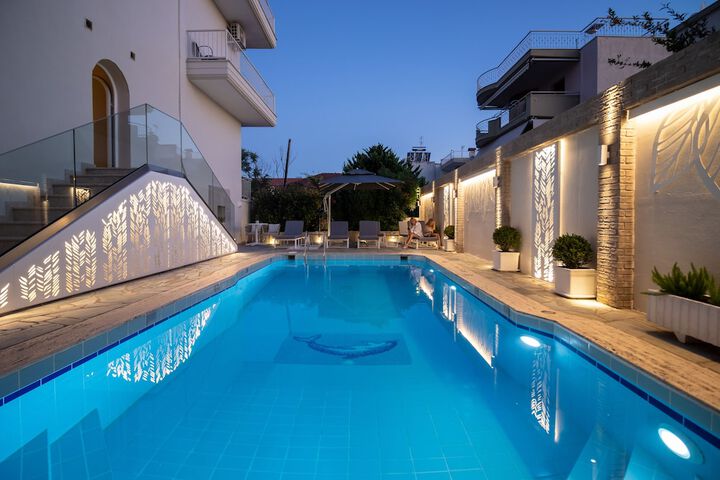 Pool 41 of 71