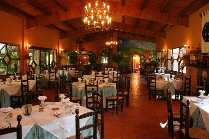 Dining 6 of 10