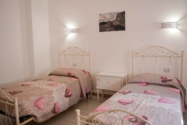 Room 4 of 12