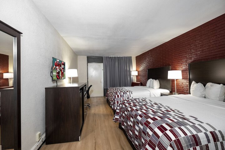 Deluxe 2 Queen Beds (2 of 14)