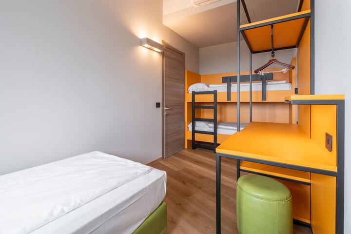 Room 26 of 138