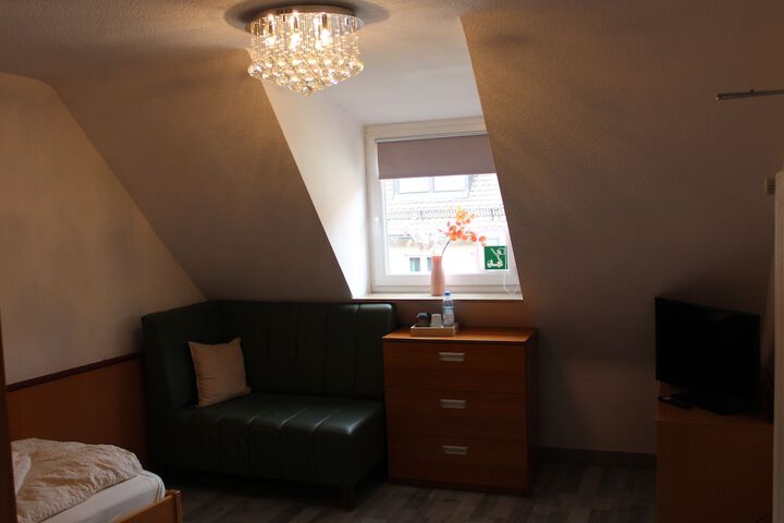 Room 3 of 53