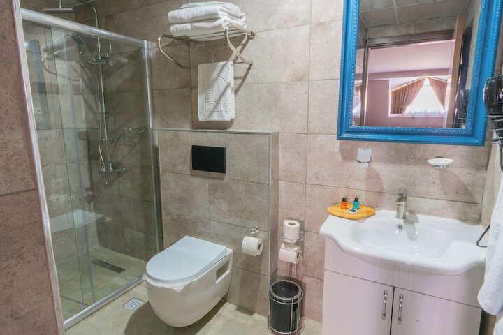 Room 14 of 36