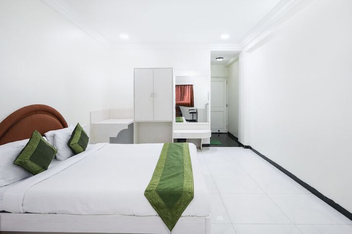 Room 15 of 35