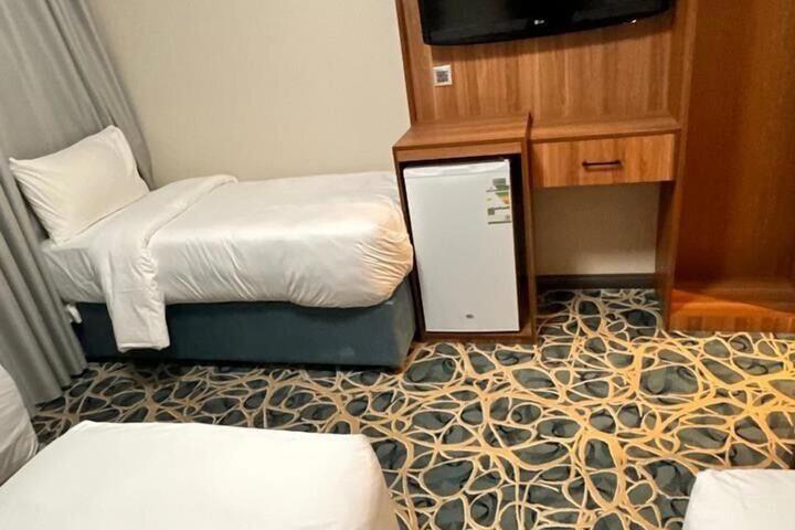 Room 25 of 32