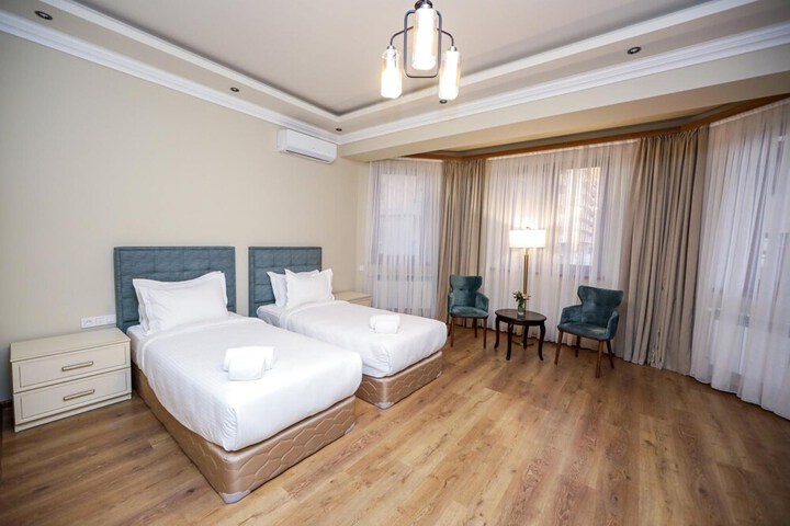 Room 21 of 42