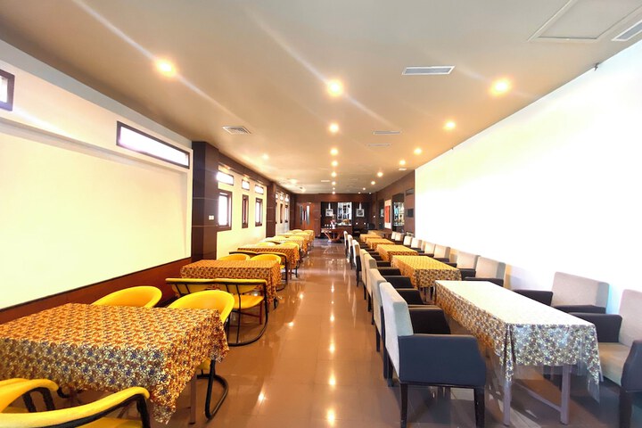 Dining 18 of 22