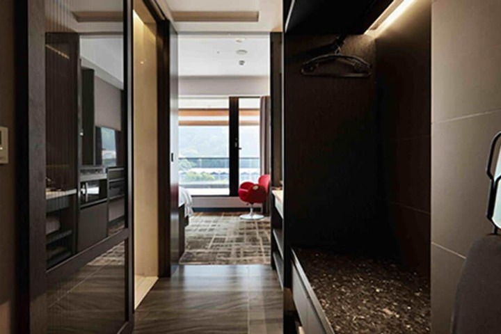 Room 15 of 50