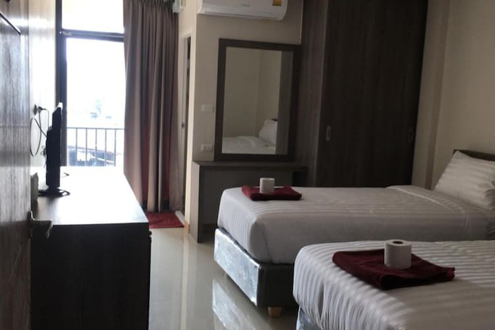 Room 5 of 38