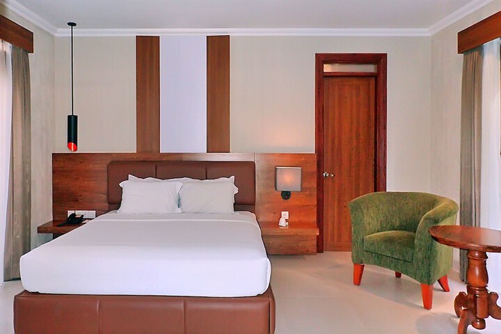 Room 11 of 103