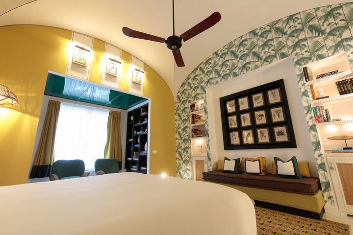 Room 43 of 149
