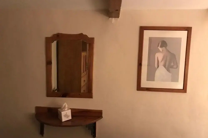Room 8 of 18