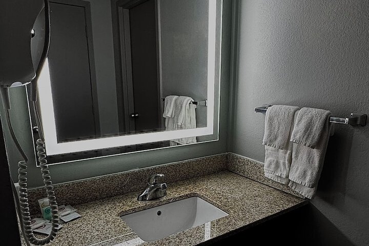 Bathroom sink