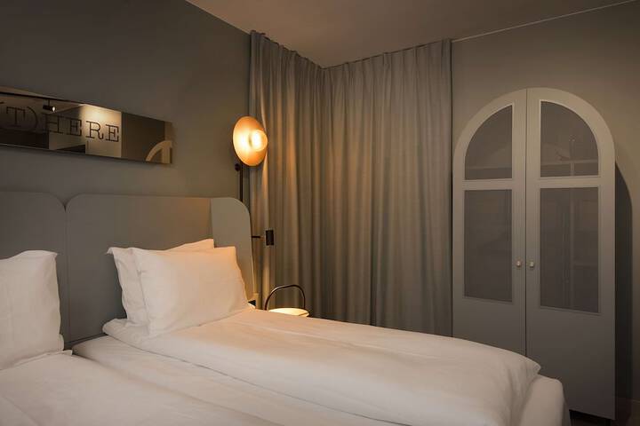 Room 15 of 47