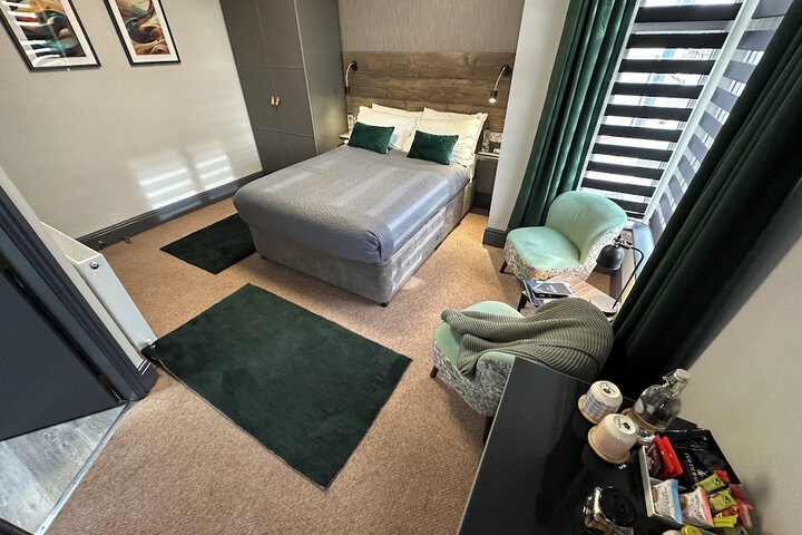 Room 6 of 31