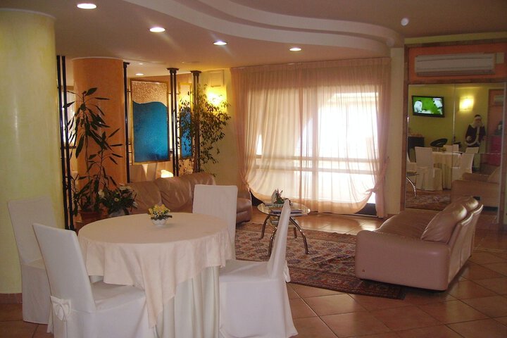 Hotel Interior 5 of 37