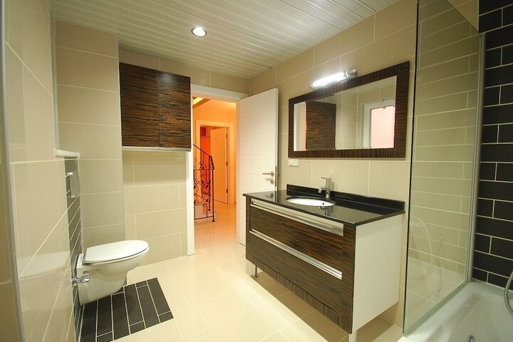 Room 45 of 96