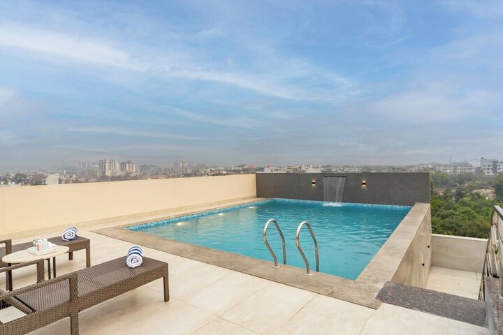 Pool 16 of 24