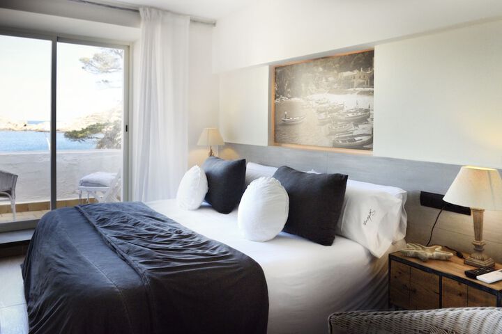 Room 4 of 36