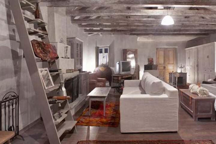 Room 3 of 33