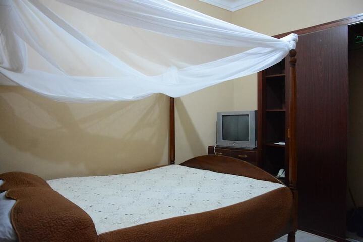 Room 6 of 71