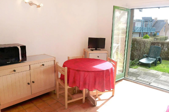 Room 4 of 8