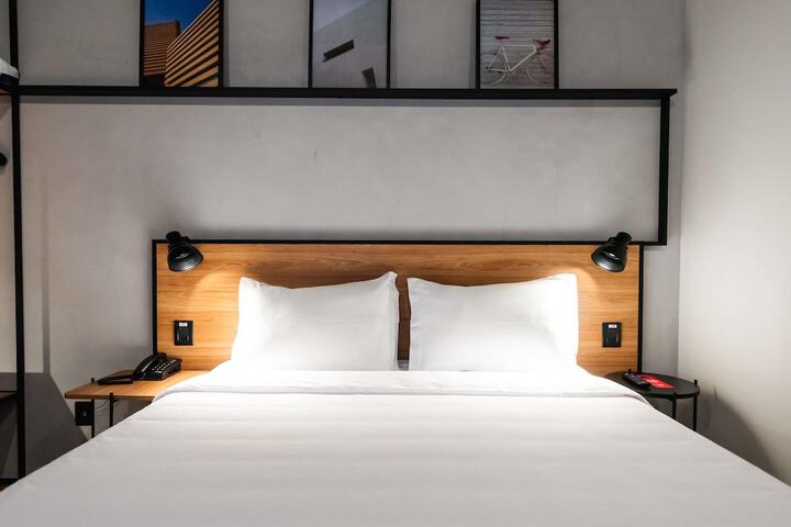 Room 2 of 96