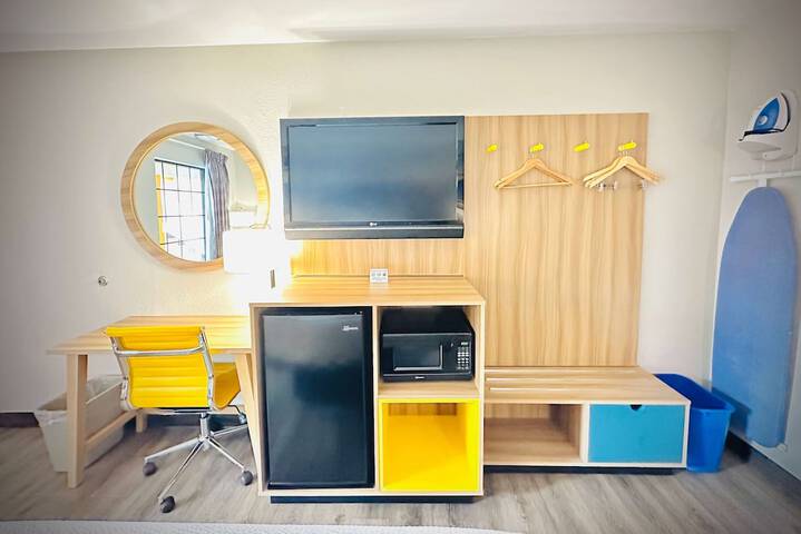 1 King Bed (2 of 13)