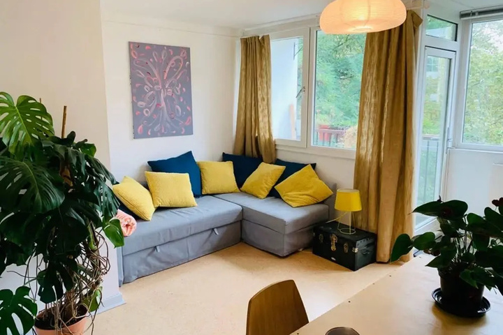 Bright and Spacious 2 Bedroom Maisonette in Central London With Balcony
