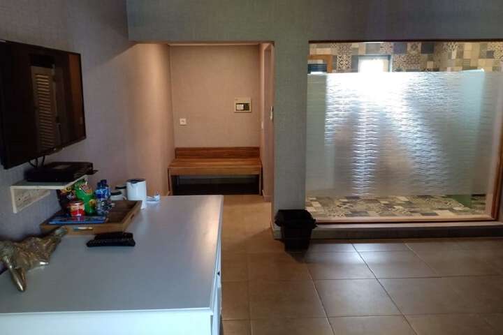 Room 13 of 90