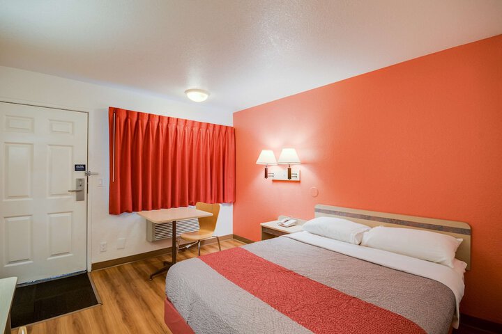 Room 7 of 24