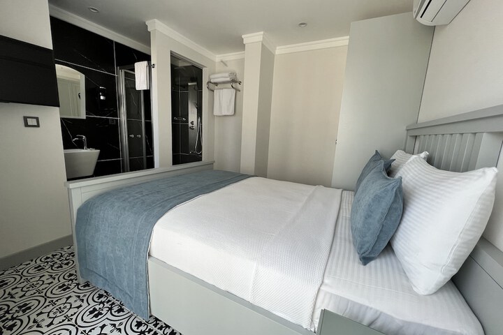 Room 14 of 107