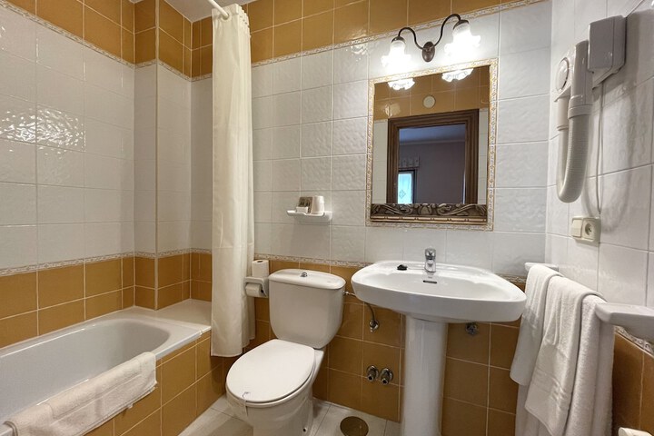 Room 12 of 24