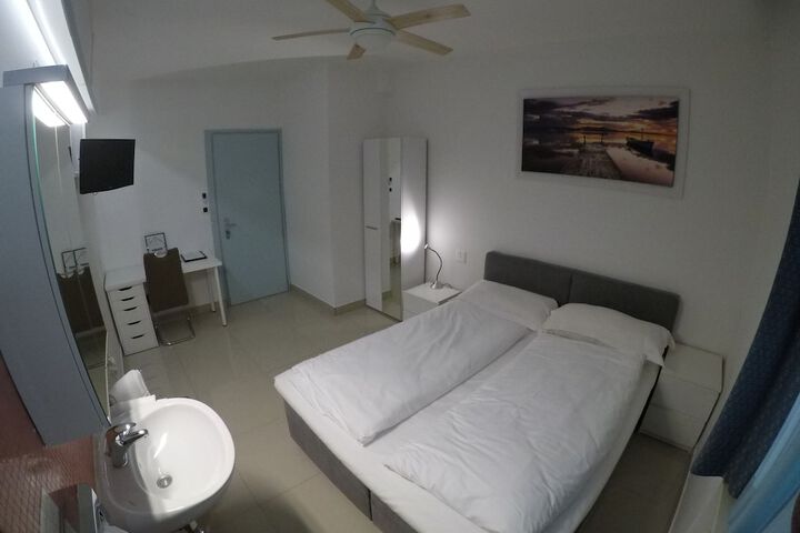 Room 22 of 36