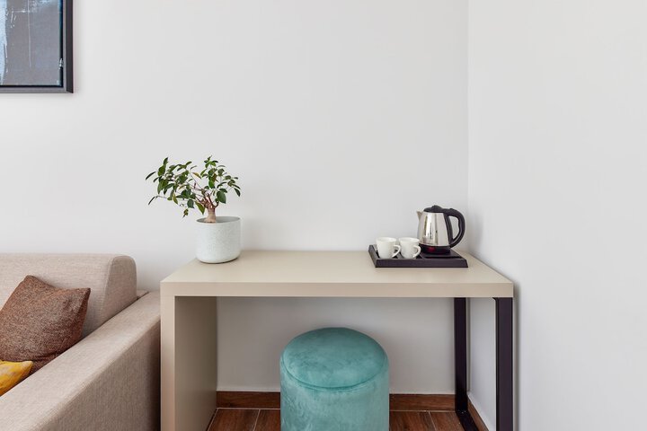 Room 7 of 48