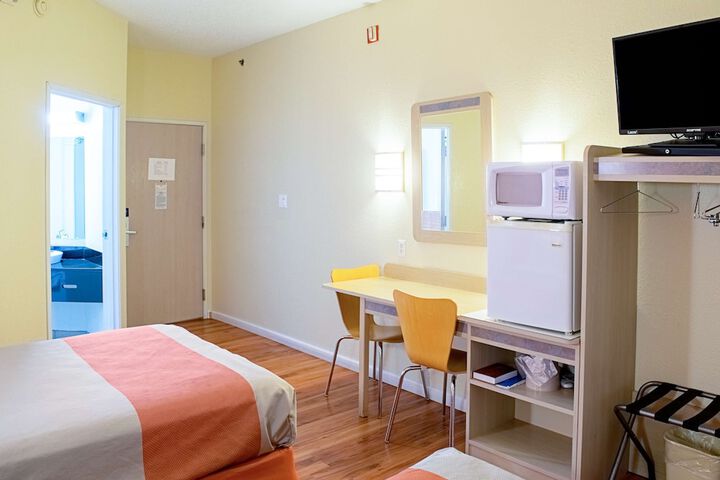 Room 32 of 57