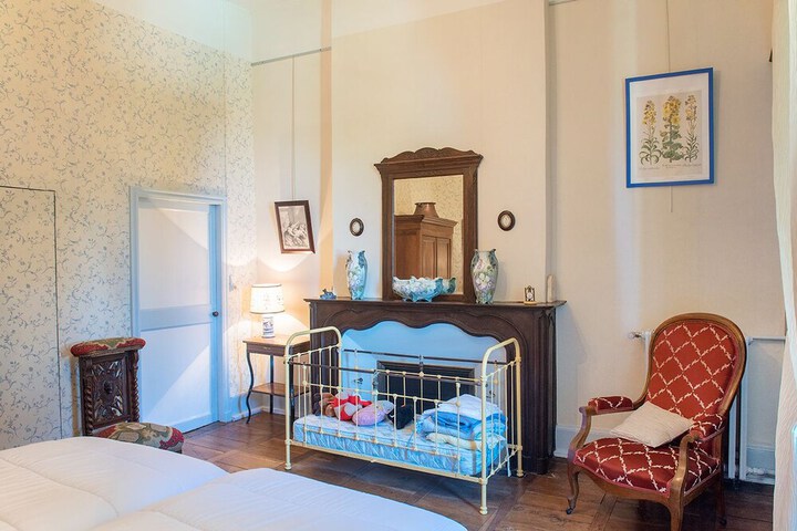 Room 4 of 42
