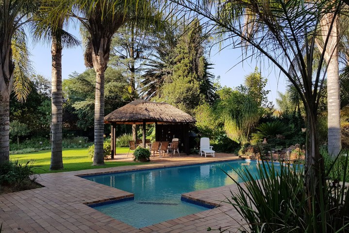 Six Valk Avenue Guest House